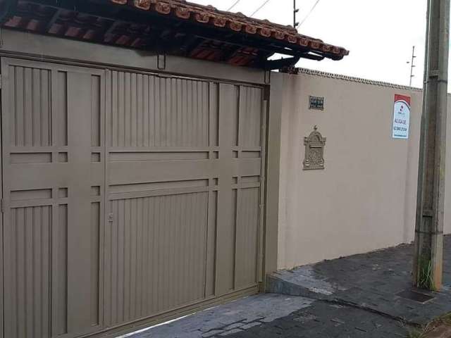 Casa com 4 quartos para alugar na Presidente Vargas, 22, Vila Goiás, Anápolis por R$ 2.500