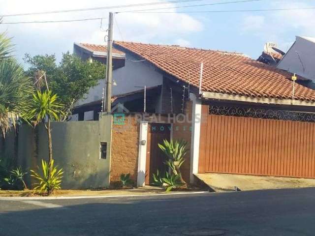 Linda casa com 3 dormitórios 1 suíte