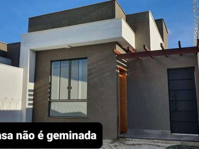 Casa totalmente individual, com 3 quartos, 2 banheiros, localizada no Novo Centro, Santa Luzia.