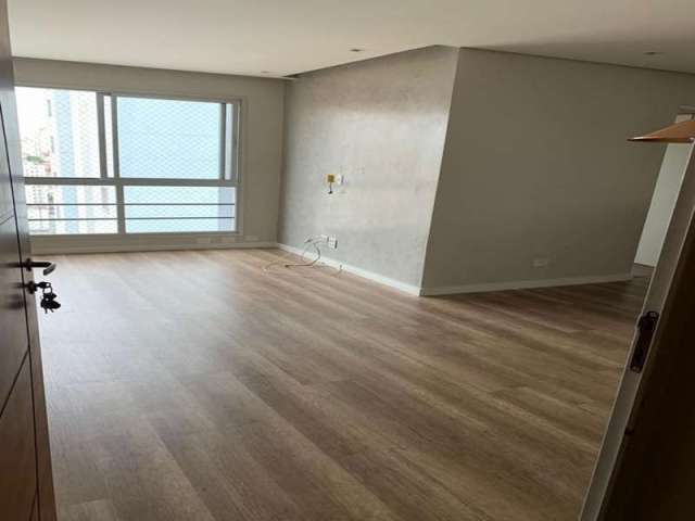 Apartamento 68m² à venda 3 quartos , sendo 1 suíte, 2 vagas fixas na Aclimação.