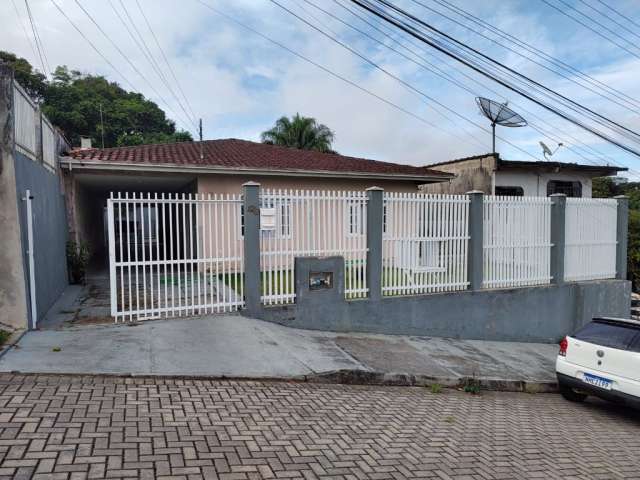 Casa com Piscina e Amplo Espaço de Lazer