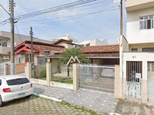 Casa com 3 dormitórios à venda, 55 m² por R$ 692.000,00 - São João - Itajaí/SC