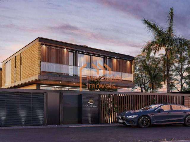 Casa com 4 suítes a 120m da praia  à venda, 344 m² por R$ 8.800.000 - Praia do Estaleiro - Balneário Camboriú/SC