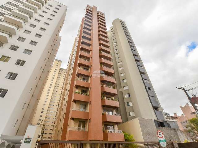 Apartamento 03 quartos (sendo 01 suite), com 02 vagas de garagem, à venda no bairro Bigorrilho / Champagnat.