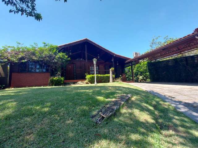 Casa de 04 Quartos com piscina no Jardim Martineli - Penedo