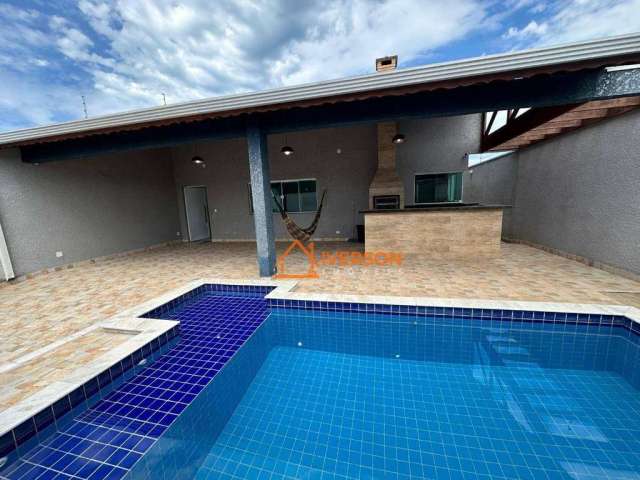 Casa nova para venda com piscina em Peruíbe