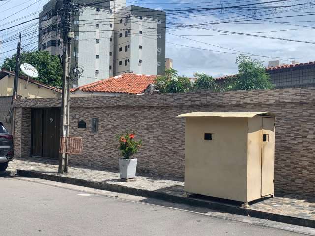 Ótima casa plana  com três quartos, gabinete, estar intimo, dce, oito vagas, próximo Shopping RioMar