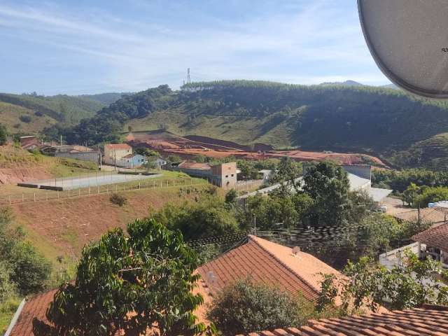 Casa à Venda com Piscina e Amplo Espaço Próxima ao Centro de Jambeiro