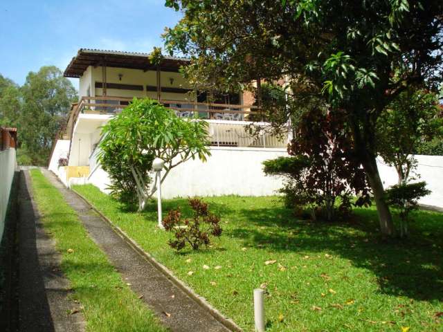 Casa centro de terreno mais edícula em condomínio