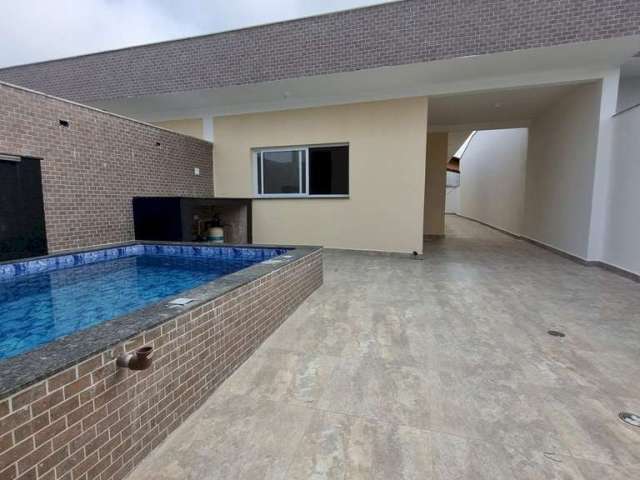 Casa 3 dormitório com piscina e churrasqueira