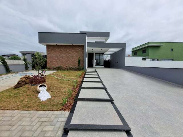 Casa terréa de alto padrão condominio fechado em itanhaém sp