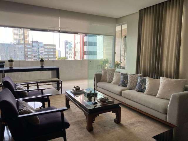 Apartamento, fino acabamento, 232m², nascente, 2 suítes, área de serviço, varanda gourmet, 3/4, finamente decorado, climatizado. Agende sua visita!