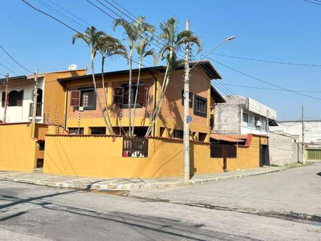 Casa para Venda em Mogi das Cruzes, Vila Rubens, 3 dormitórios, 1 suíte, 4 banheiros, 2 vagas