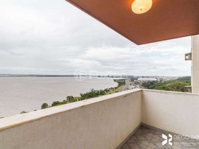 Marta Castro, corretora Foxter, vende lindo apartamento com vista para Guaíba, 3D, suíte e sacada.