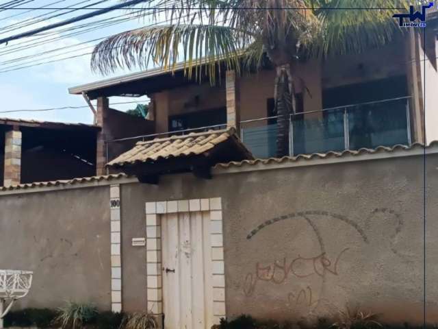 Casa com 6 quartos à venda em Contagem