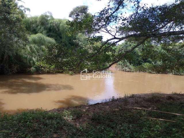 Chácara às margens do rio Capivari com pomar espera por você!