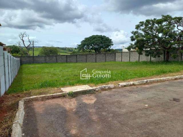 Lote 716,39 m², Condomínio Roses Garden, espaço, conforto e lazer por R$245 mil!