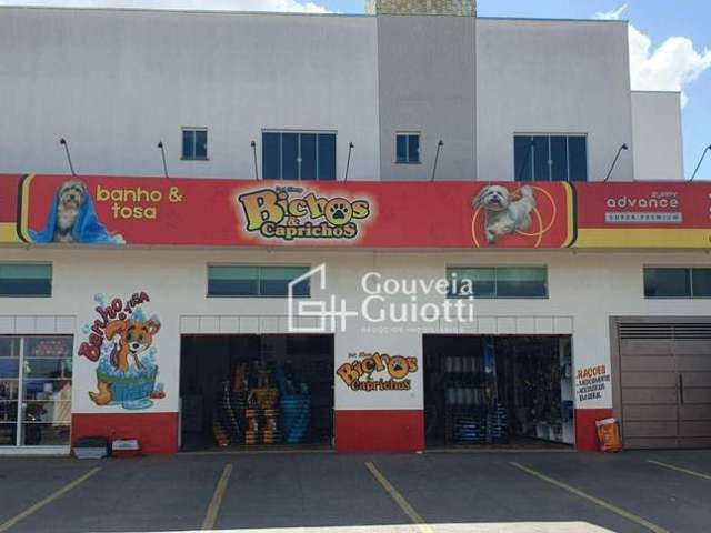 Prédio Comercial na Avenida Munir Calixto