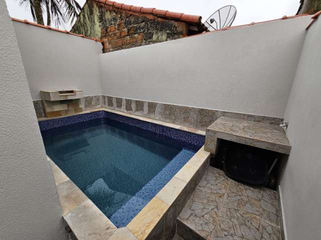 Casa com piscina para Venda em Mongaguá/SP.