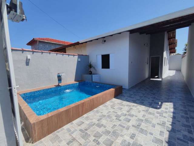 Casa de 2 quartos com piscina para Venda no bairro Jussara, localizado na cidade de Mongaguá / SP.