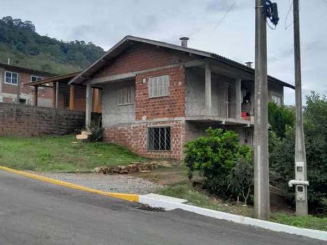 CASA 2 DORMITÓRIOS à venda no Bairro Linha Ávila com 80 m² de área privativa