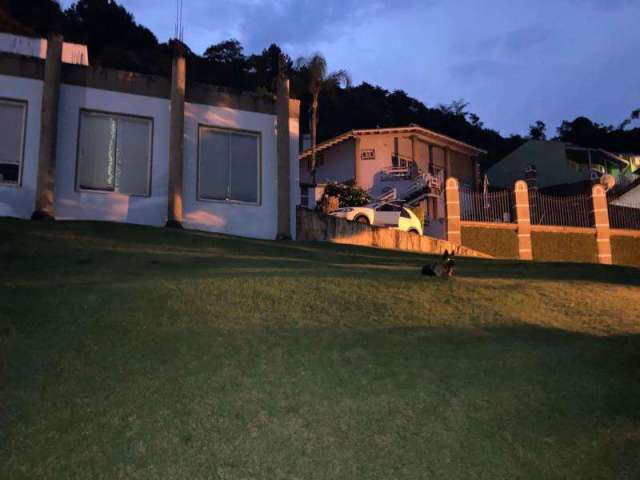 CASA 2 DORMITÓRIOS à venda no Bairro Centro com 100 m² de área privativa - 2 vagas de garagem