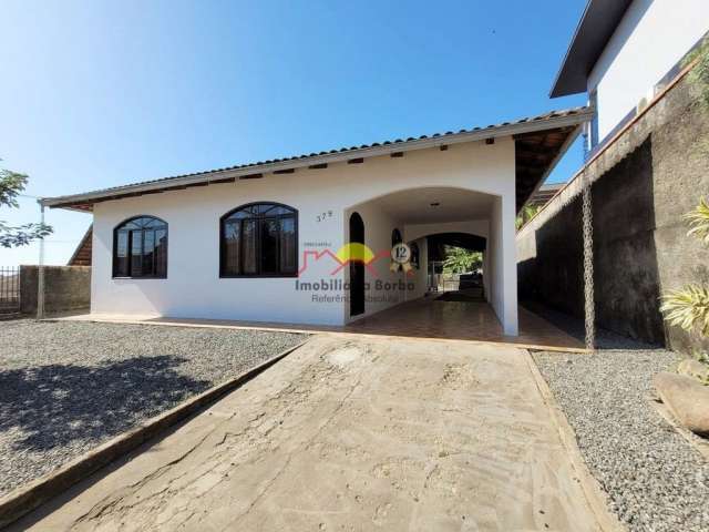 11901 - Casa Averbada com 03 Quartos no Bairro Petrópolis