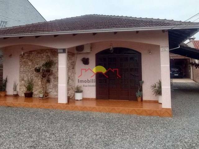 12116 - Casa com  02 Quartos e Área de Festas no bairro  Petrópolis