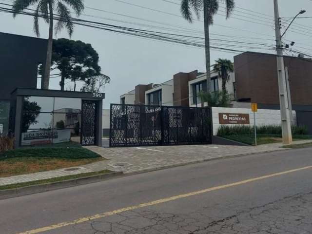 Duplex em condomínio fechado no Abranches