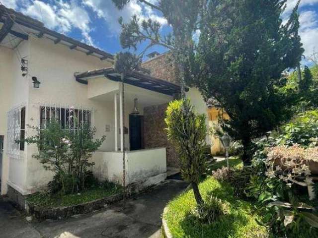 Casa com 3 dormitórios à venda, 205 m² por R$ 1.100.000,00 - Cônego - Nova Friburgo/RJ