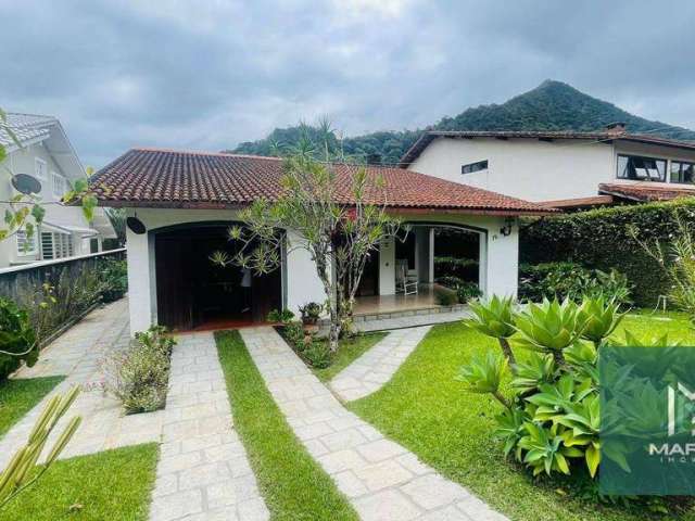 Casa com 4 dormitórios à venda, 235 m² por R$ 1.250.000,00 - Carlos Guinle - Teresópolis/RJ