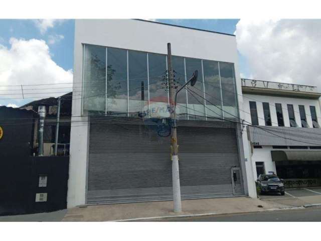 Galpão comercial novo disponível para locação na Av. Eng. Caetano Álvares, Imirim, São Paulo. Com 450m² de área construída em um lote de 450m² (12x37,5m), está desocupado e pronto para uso. Destaca-se