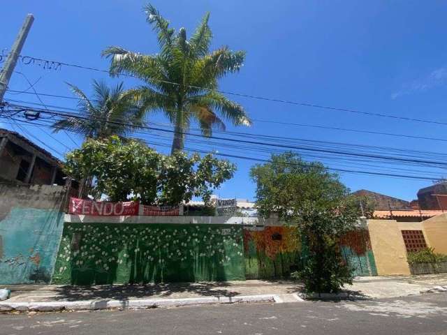 Casa ampla na Atalaia, frente leste, medindo 12m x 33m