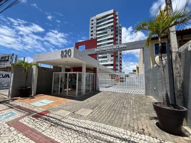 Apartamento com 4 quartos, sendo 2 semi-suítes e 1 suíte, na Farolândia.