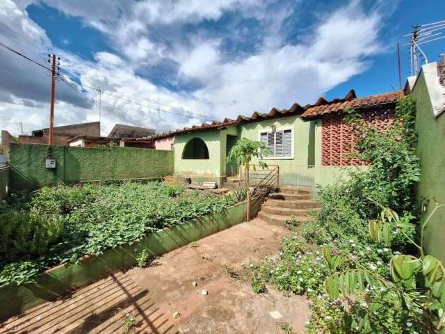 Casa para venda com 90 metros quadrados com 4 quartos