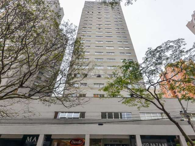 Apartamento com excelente localização da Rua Padre Anchieta, no bairro Bigorrilho.