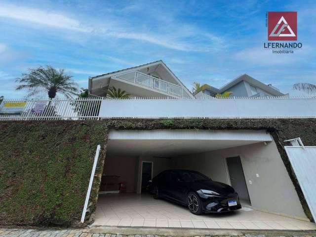 Casa com 4 dormitórios, sendo 1 suíte à venda, 350 m² por R$ 1.800.000 - Centro - Blumenau/SC