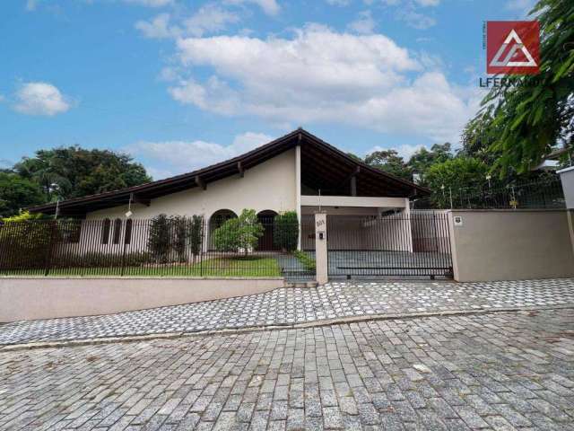 Casa com 4 dormitórios, sendo 2 suítes à venda, 370 m² por R$ 1.980.000 - Centro - Blumenau/SC