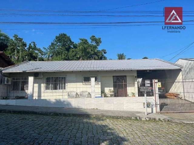 Casa com 3 dormitórios, sendo 1 suíte à venda, 150 m² por R$ 689.000 - Água Verde - Blumenau/SC