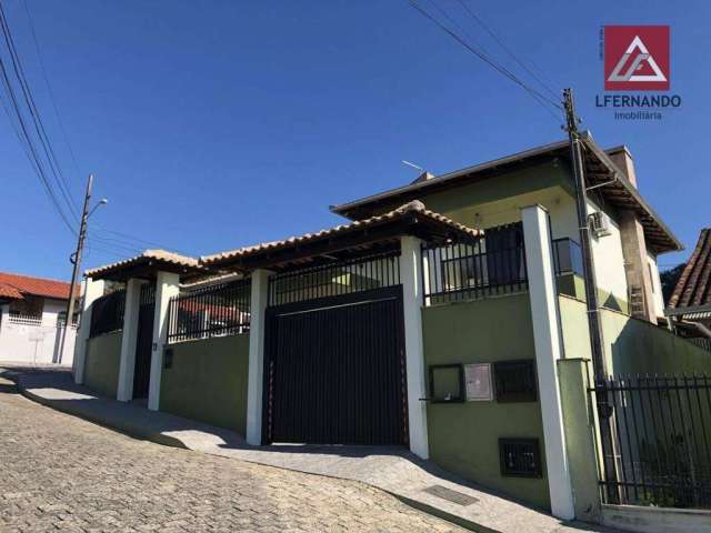 Casa com 3 dormitórios, sendo 1 suíte à venda, 217 m² por R$ 990.000 - Água Verde - Blumenau/SC