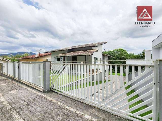 Casa com 3 dormitórios, sendo 1 suíte à venda, 216 m² por R$ 1.300.000 - Escola Agrícola - Blumenau/SC