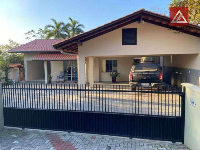 Casa com 3 dormitórios, sendo 2 suítes à venda, 280 m² por R$ 1.500.000 - Centro - Pomerode/SC