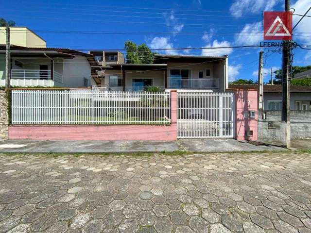 Casa com 3 dormitórios, sendo 1 suíte à venda, 220 m² por R$ 850.000 - Velha - Blumenau/SC