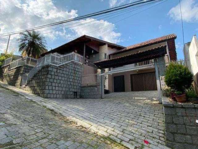 Casa com 4 dormitórios, sendo 1 suíte à venda, 440 m² por R$ 980.000 - Água Verde - Blumenau/SC