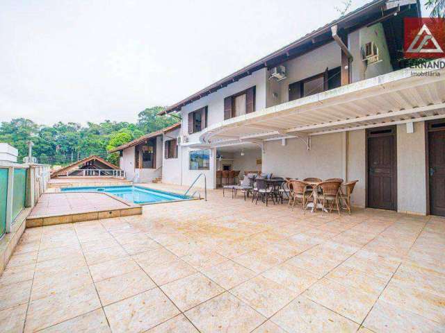 Casa com 4 dormitórios, sendo 2 suítes à venda, 273 m² por R$ 1.550.000 - Água Verde - Blumenau/SC