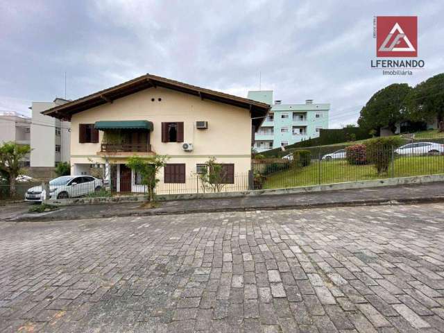 Casa com 6 dormitórios, sendo 2 suítes à venda, 261 m² por R$ 1.200.000 - Água Verde - Blumenau/SC