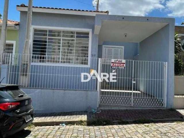 Casa com 2 dormitórios para alugar por R$ 2.607/mês - Centro - Atibaia/SP