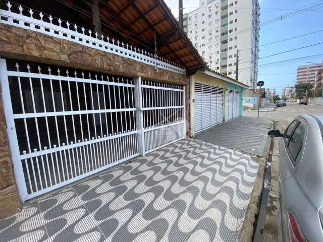 Casa com 3 quartos à venda na Rua Nicarágua, 694, Guilhermina, Praia Grande, 194 m2 por R$ 700.000