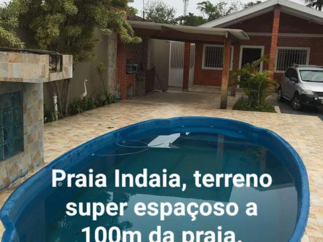 Espaçosa Casa Térrea com Piscina Próxima à Praia de Indaiá em Bertioga