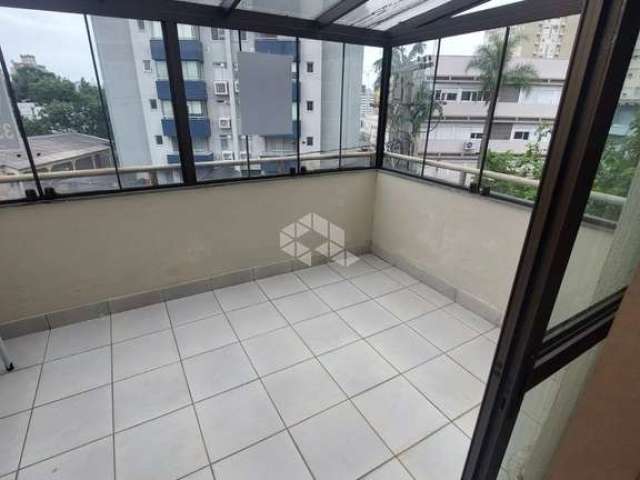 Apartamento 02 dormitórios, suíte americana, ampla sacada, bairro Santana